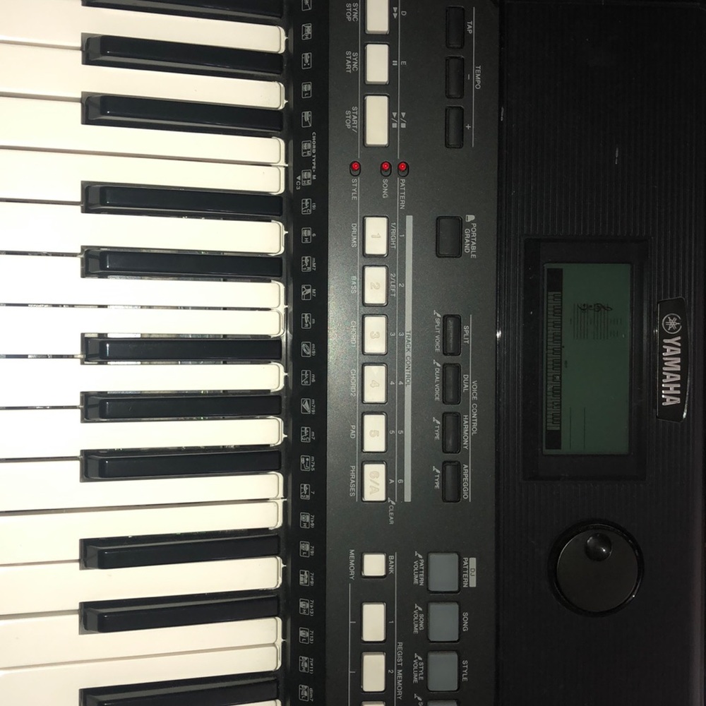 Electric Keyboard - Picture 3 of 3